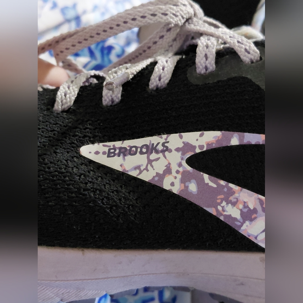 BROOKS 11.5B REVEL 5 ENERGIZER NEUTRAL 1203611B073 PURPLE WHITE STRIPE & ANKLE - Picture 11 of 16